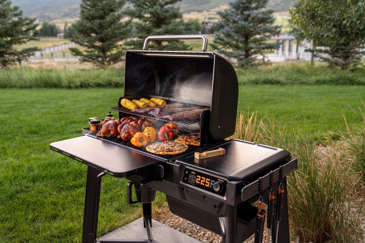 WOODRIDGE GRILL COVER