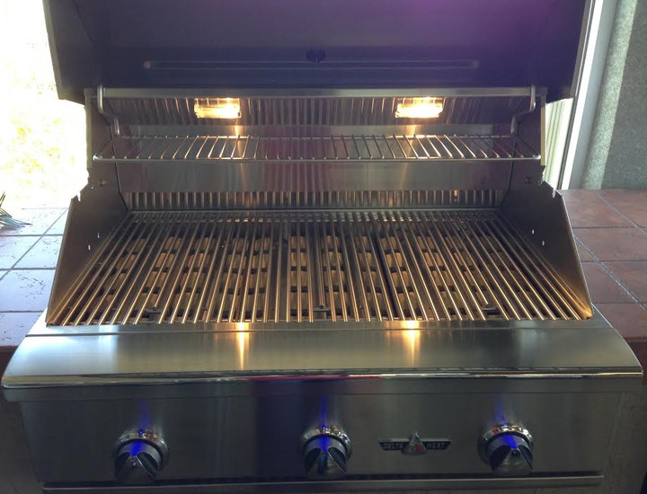 Delta Heat 32" Freestanding Grill W Rotisserie And Sear Burner - Dhbq32Rs-Dhgb32